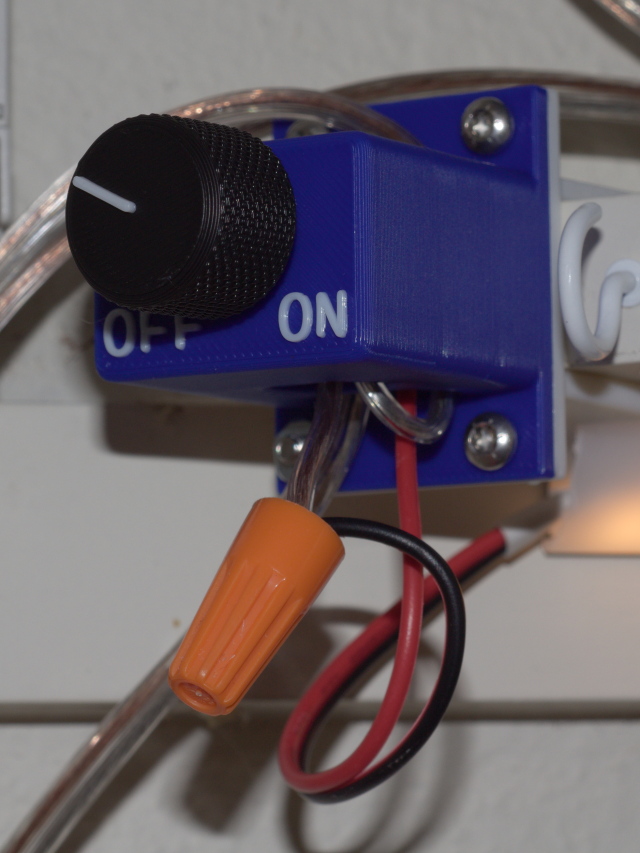 Dimmer switch from above, with 3D-printed knob